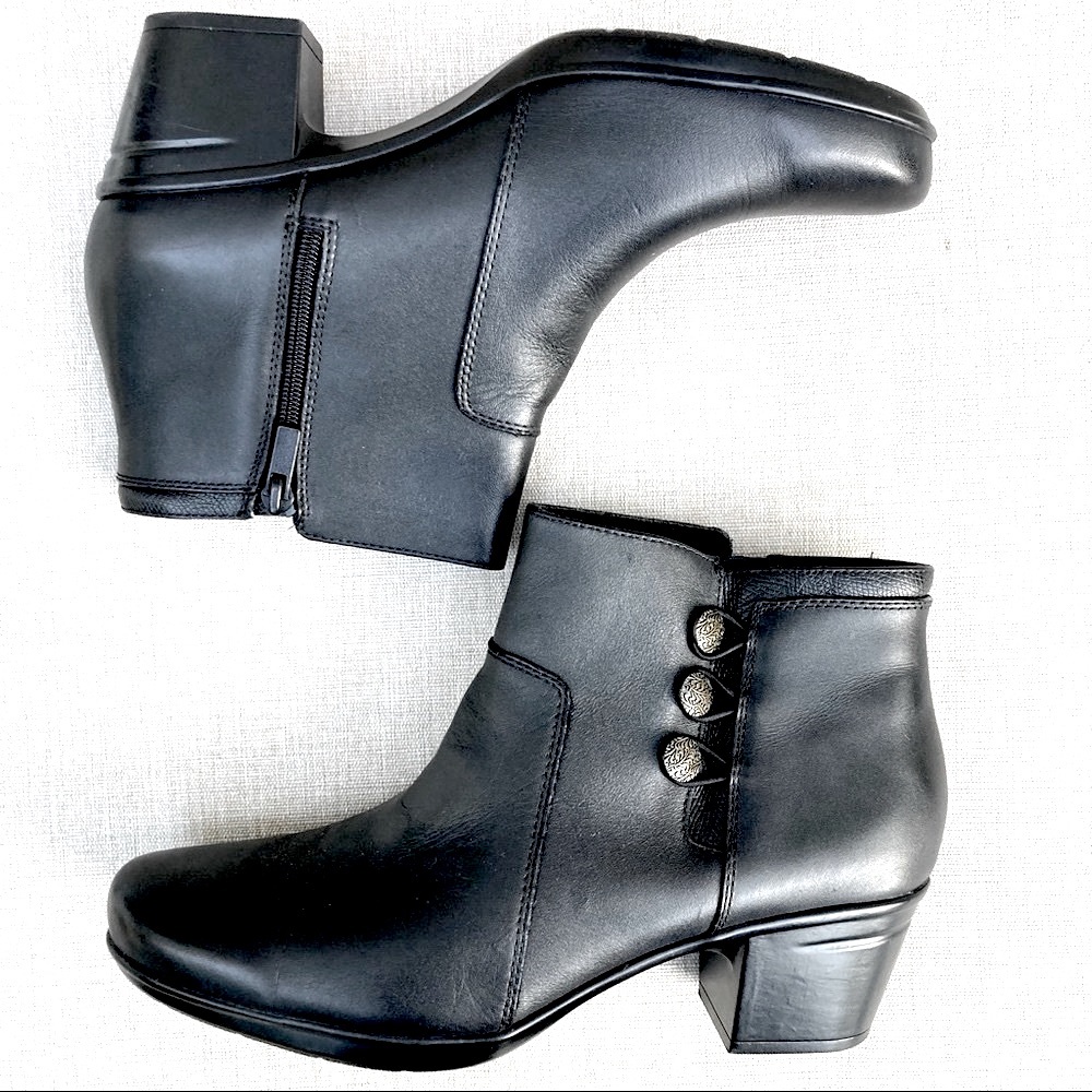 Clark’s Emslie Monet Ankle Bootie 10